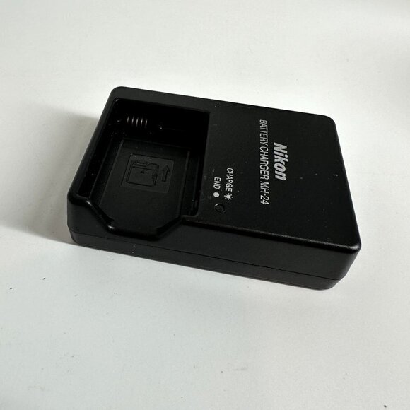 Nikon Battery Charger MH-24 AS IS NO Cords PARTS ONLY - Picture 4 of 5